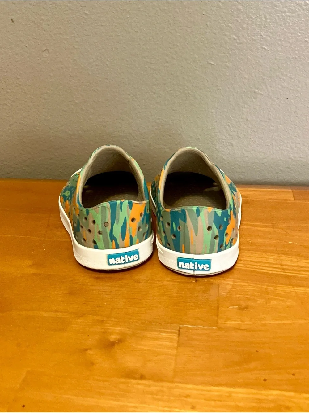 Native Jefferson Sugarlite Shoes,  City Eucamo/White/Tan - Size C5 (EUC)